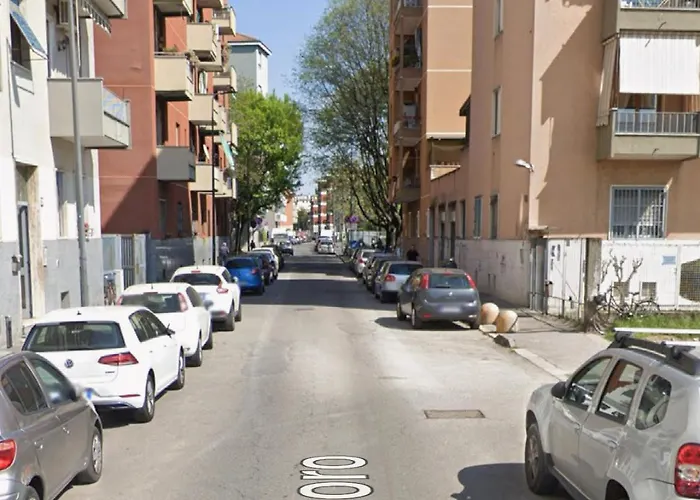 Modern Apartment With Balcony And Free Parking Close To The Metro
