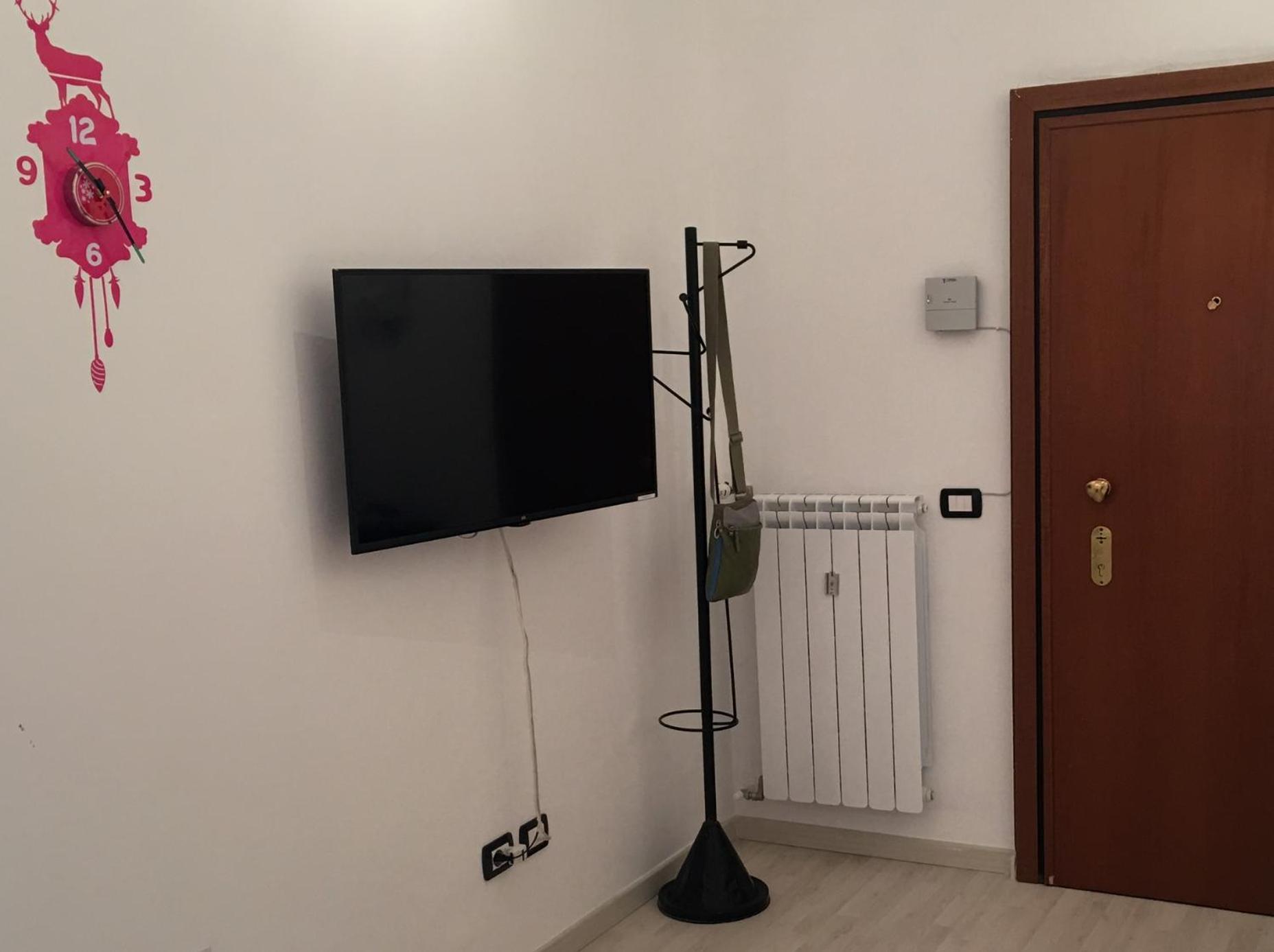 Apartment Modern With Balcony And Free Parking Close To The Metro *